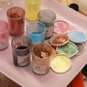 סדנה לנערות להכנת איפור מינרלי בפורים 3.3 - 10:00