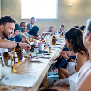 סדנת ארומתרפיה והכנת בושם שמן 17.12 | 10:00